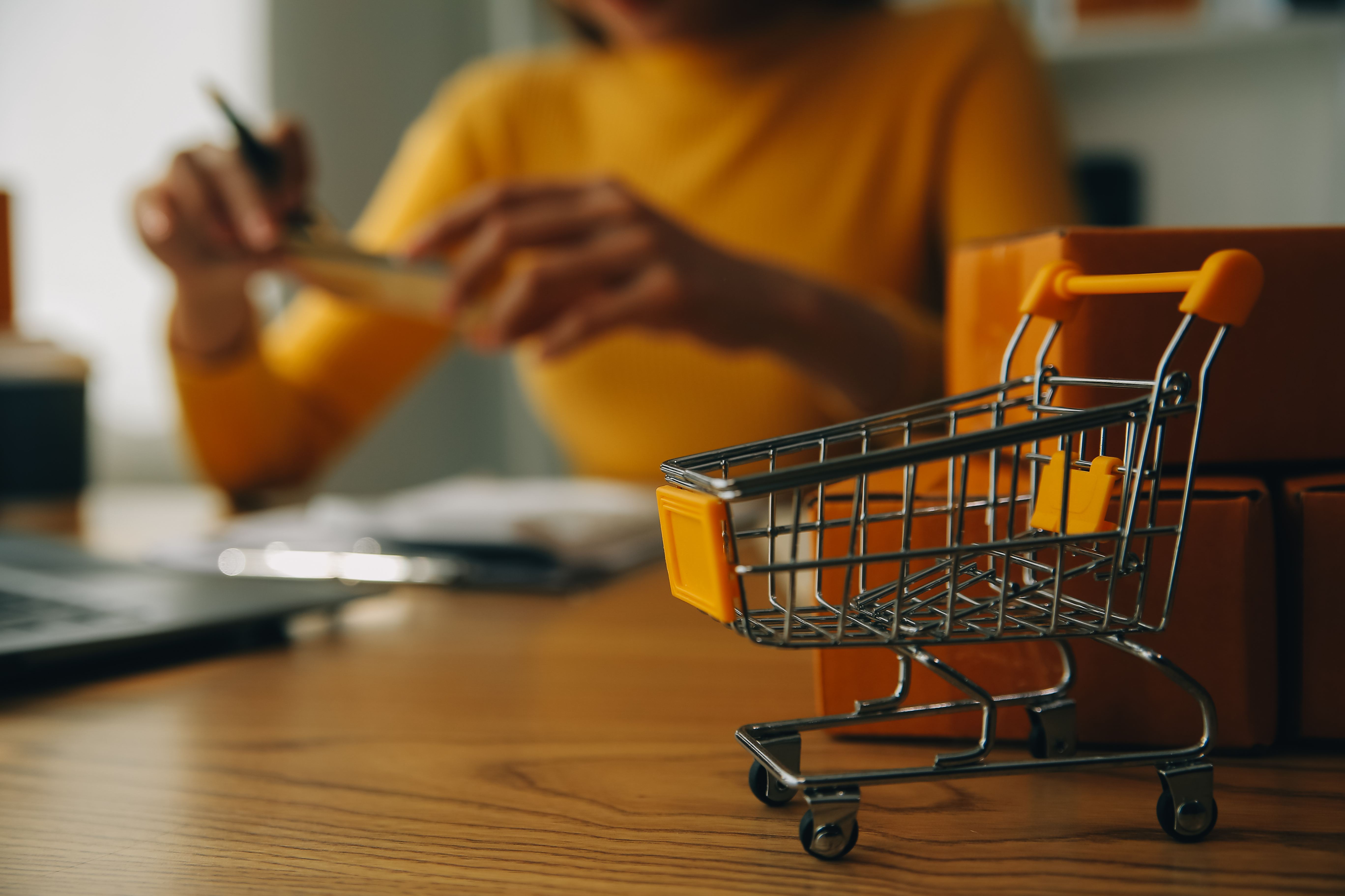 Hub de integra&ccedil;&atilde;o de marketplaces vs. integra&ccedil;&atilde;o nativa: qual o melhor para escalar?
